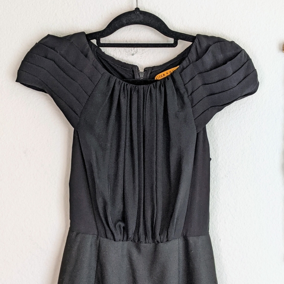 Alice + Olivia LBD Devon Black Dress - Silk Mesh Pleated Cap Sleeves Sheath Sz S - Picture 4 of 12